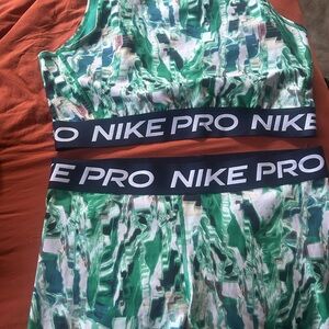 Nike Pro Green and White Sports Set